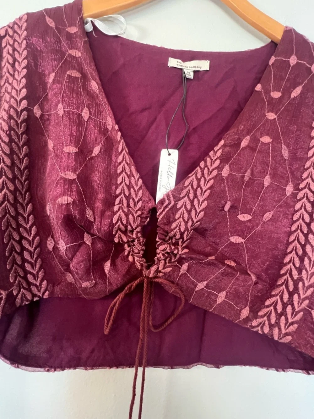 The Clothing Company Sheen Embroidered Keyhole Tie Crop Size M Boutique Boho